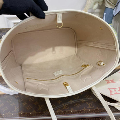 AlohaPlaza™ Monogram Empreinte Leather Neverfull MM M21579 Creme/Pink