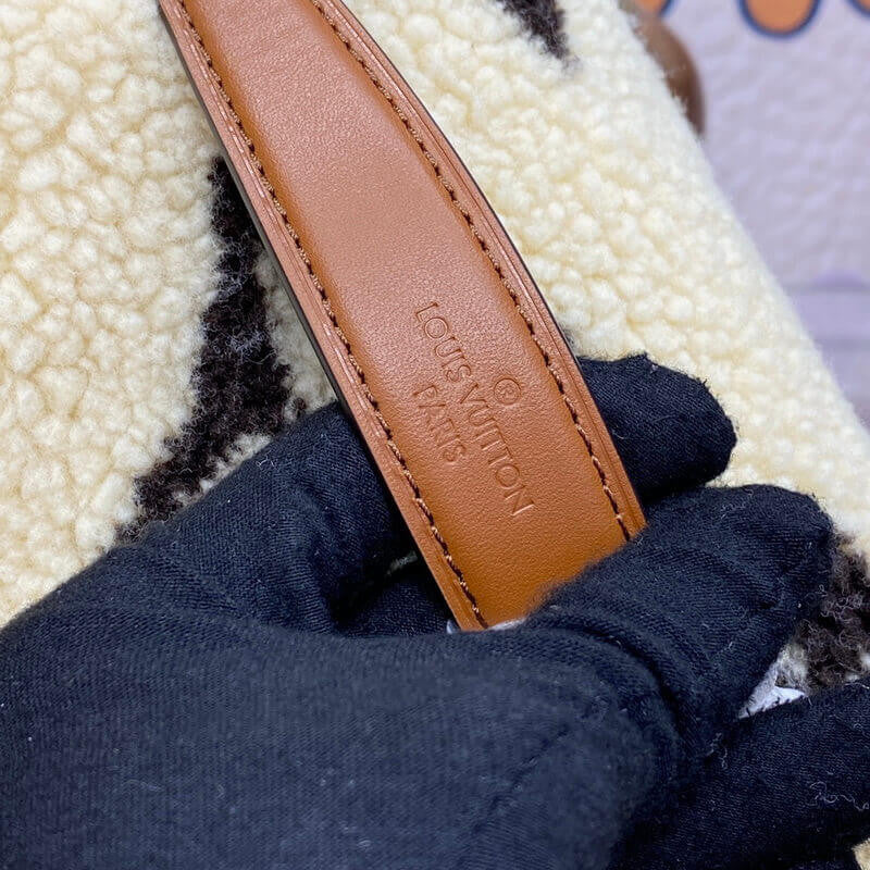 AlohaPlaza™ Ski Shearling Bumbag M23715